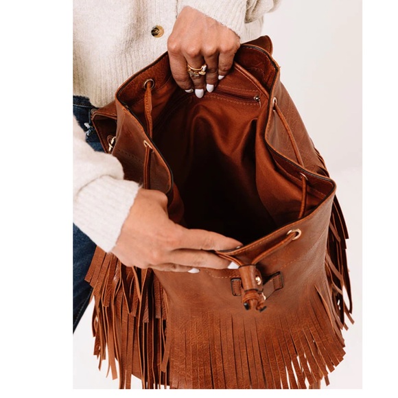 Maple Fringe Drawstring Convertible Backpack
Vegan leather - Picture 2 of 7